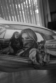 大臂黑色黑帮女人肖像手枪和汽车纹身图案