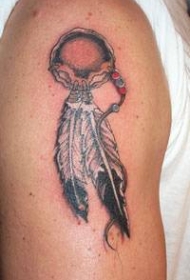 肩部彩色印度护身符羽毛纹身图片