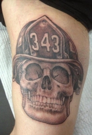 消防员纪念骷髅和帽子手臂纹身图案