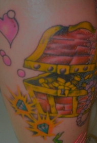 腿部彩色海盗珍宝箱纹身图片