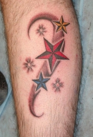 手臂彩色五角星纹身图案