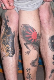 腿部彩色日本怪物纹身图案