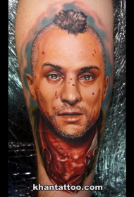 腿部恐怖风格彩色血腥男子肖像纹身图片