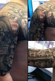 肩部神秘黑白骷髅与墓地纹身图案