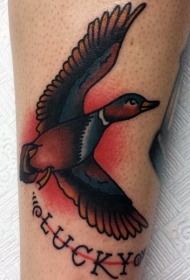 腿部老式彩色鸭子纹身图案