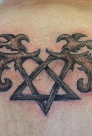 背部五角星与装饰叶子纹身图案