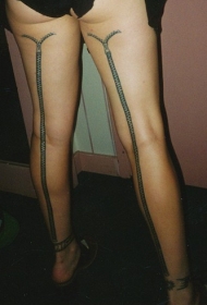 腿部彩色逼真拉链纹身图案