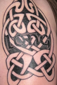 肩部黑色打结的花纹纹身图案