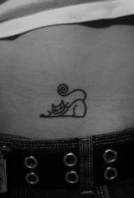 简约的小猫纹身图案