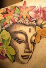背部佛像与彩色的花朵纹身图案