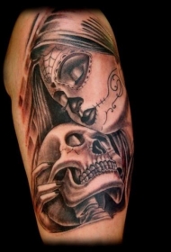 手臂墨西哥传统彩色女人骨架纹身