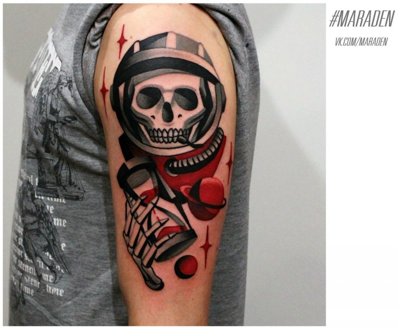 新风格的彩色肩部太空人骨架纹身图案