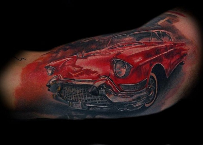 大臂写实风格经典汽车纹身图案
