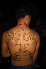 背部黑色线条十字架墓碑和翅膀纹身图案