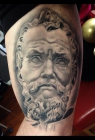 大臂内侧黑白雕像纹身图案