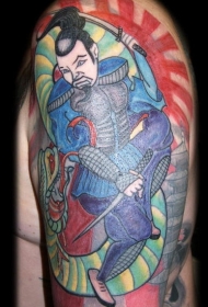 肩部彩色日本武士与蛇纹身图案