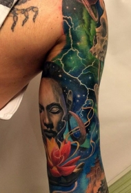 花臂彩色空间与头骨纹身图案