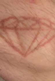 经典钻石割肉纹身图案