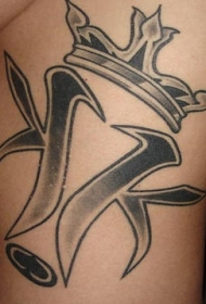 皇冠和部落符号黑色纹身图案