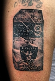 大臂石雕风格黑色平板字母纹身图案