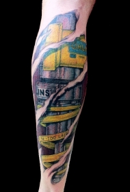 小臂3D皮肤下的机械纹身图案