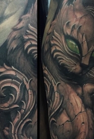 大臂石雕风格绿眼睛的猫纹身图案