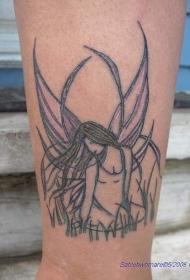 简单的草地和精灵纹身图案