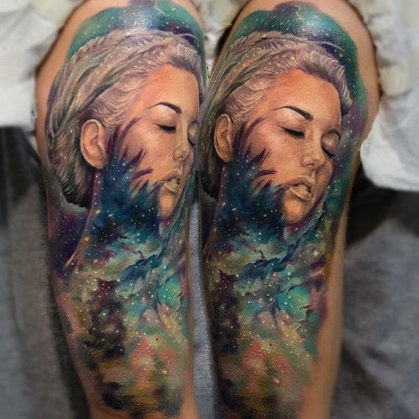 大臂现代风格彩色星空与女性肖像纹身图案