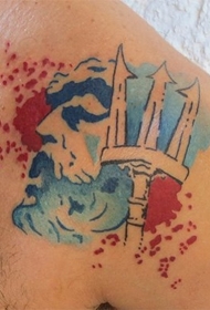 肩部水彩画三叉戟海神纹身图片