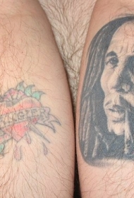 手臂彩色印度肖像与爱心纹身图案