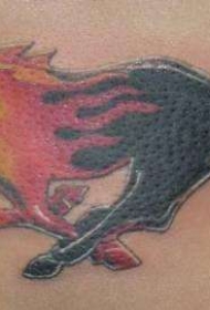火焰野马汽车标志纹身图案
