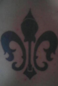 肩部黑色鸢尾符号纹身图案