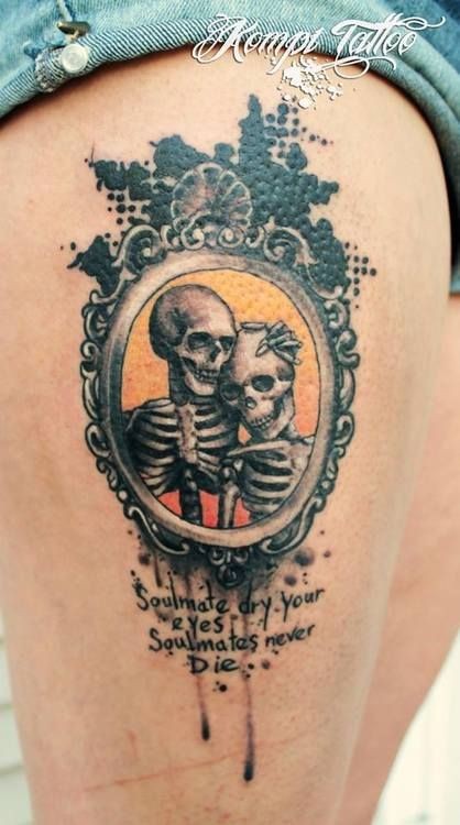 戏剧风格的彩色情侣骷髅纹身图案