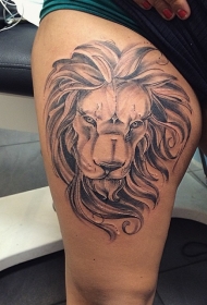 大腿黑色写实狮子头纹身图案