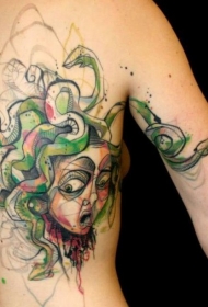 背部new school彩色美杜莎头像纹身图案