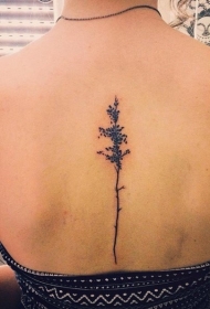 背部小小的黑色孤独树纹身图案