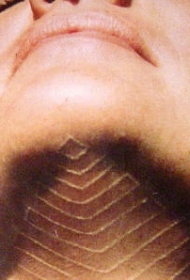 脖子白墨水简约图腾纹身图案