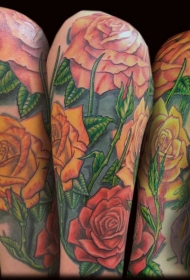 肩部彩色老学校的风格的大花纹身图片