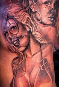 腰侧棕色性感比基尼女郎纹身图案