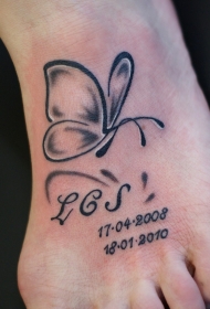 脚背蝴蝶字母和数字纹身图案