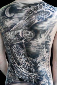 背部大规模非常逼真的猫头鹰森林纹身图案