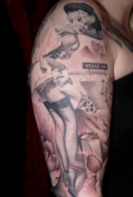 彩色老式照片诱人的女人纹身肩上