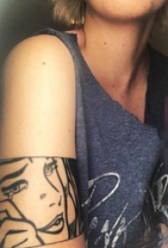 女生手臂上黑色肖像纹身图片