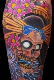 手臂彩色现代日本风格的艺妓骷髅纹身