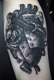小臂惊人的黑色机械心脏纹身图案