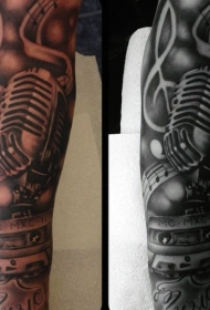 手臂有趣的黑白麦克风与音符磁带纹身图案