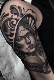 大臂old school黑白妇女肖像纹身图案