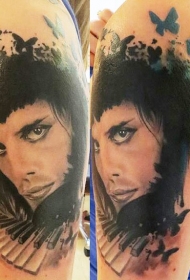 肩部逼真的男子与钢琴键纹身图片