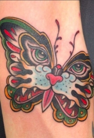 老虎头像组成的翅膀蝴蝶纹身图案