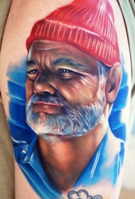 现实主义风格的彩色老人胡子纹身